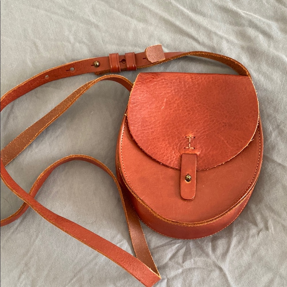 Elegant Tan Leather Crossbody Bag